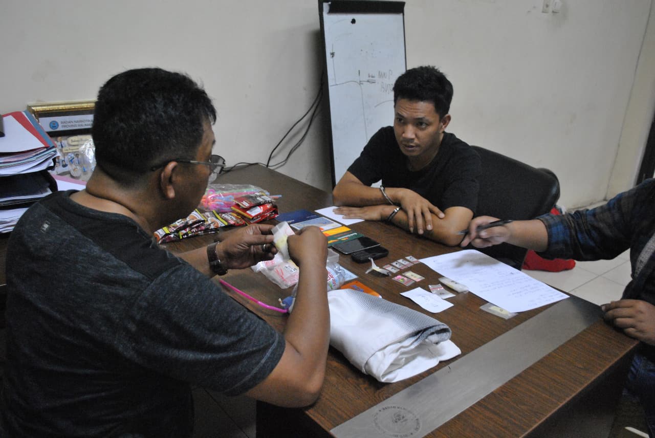 BNNP Kaltim - Berhasil Amankan Nasrul als Asrul bin Azis usia 29 tahun Warga Jalan Dr. Soetomo, Samarinda yang merupakan DPO BNNP Kalimantan Timur, Pada hari Selasa sekitar pukul 14.30