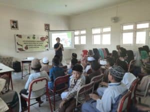 BNNP Kaltim - BNNP Kalimnatan Timur, memberikan Sosialiasi Bahaya Narkoba di SD Negeri 18, Desa Perjiwa Kecamatanan Tenggarong Seberang Kabupaten Kutai Kartanegara
