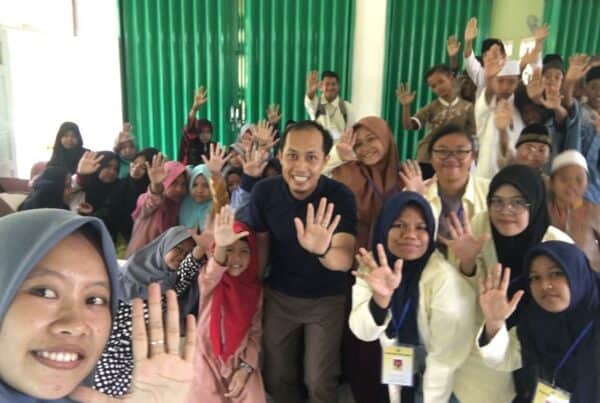 BNNP Kaltim - BNNP Kalimnatan Timur, memberikan Sosialiasi Bahaya Narkoba di SD Negeri 18, Desa Perjiwa Kecamatanan Tenggarong Seberang Kabupaten Kutai Kartanegara