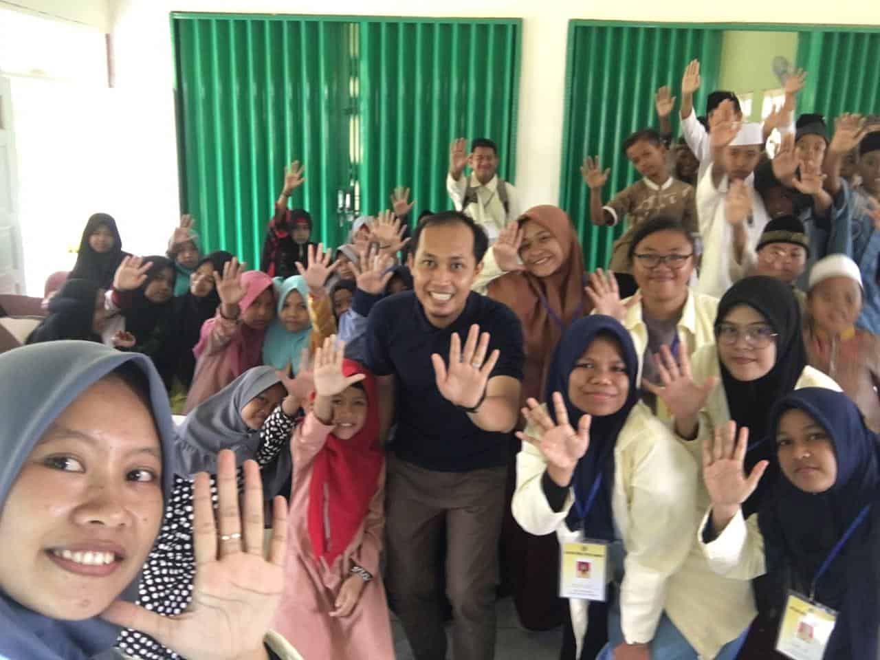 BNNP Kaltim - BNNP Kalimnatan Timur, memberikan Sosialiasi Bahaya Narkoba di SD Negeri 18, Desa Perjiwa Kecamatanan Tenggarong Seberang Kabupaten Kutai Kartanegara