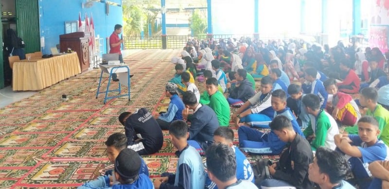 BNNP Kaltim - 250 siswa dan siswi dari berbagai sekolah mengikuti Latihan Dasar Kepemimpinan Organisasi Siswa Intra Sekolah Atau OSIS se-Kota Samarinda BNNP Kaltim - 250 siswa dan siswi dari berbagai sekolah mengikuti Latihan Dasar Kepemimpinan Organisasi Siswa Intra Sekolah Atau OSIS se-Kota Samarinda