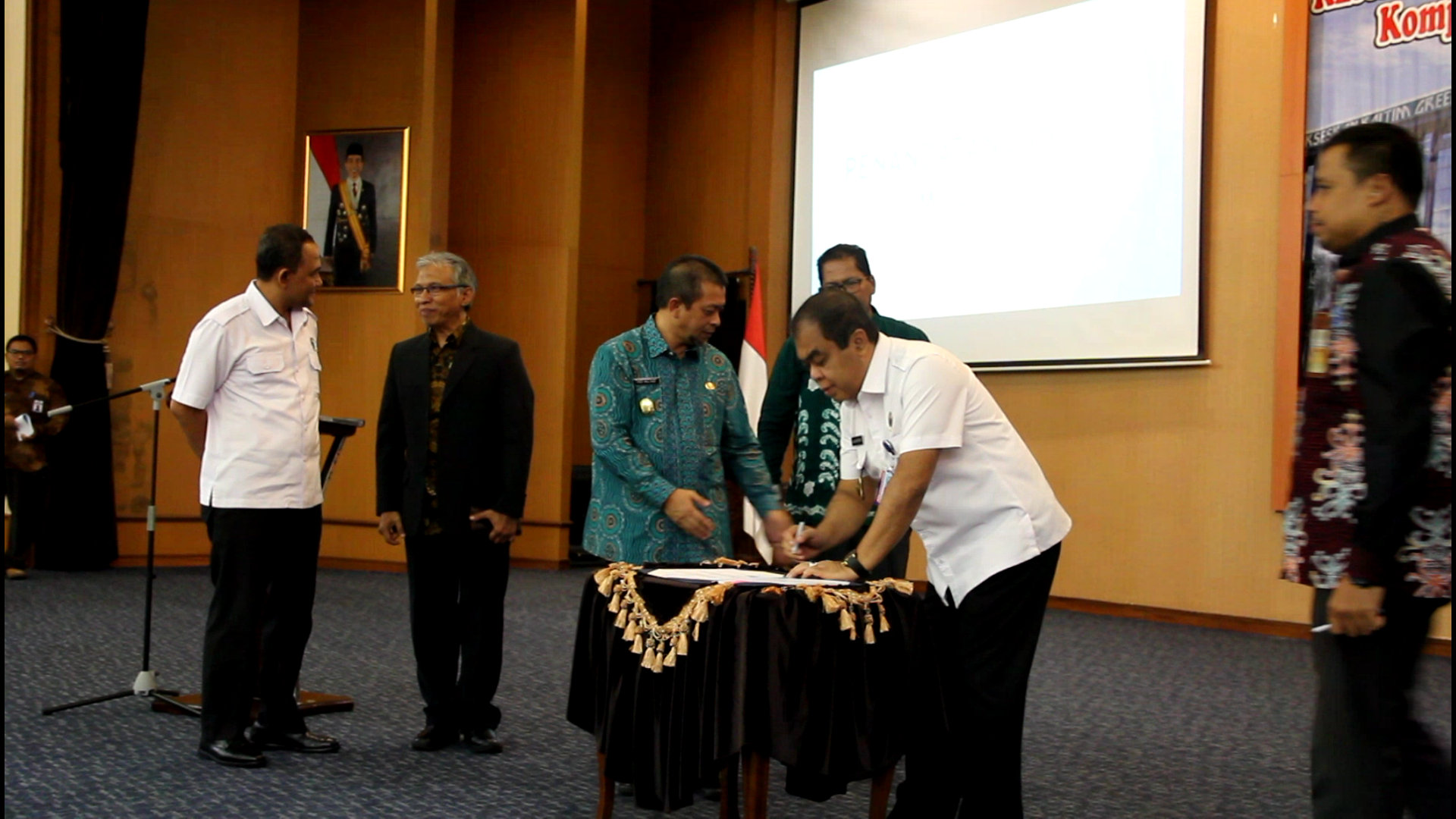 MOU Antara Universitas Mulawarman dan KPID Kaltim dengan BNNP Kaltim MOU Antara Universitas Mulawarman dan KPID Kaltim dengan BNNP Kaltim