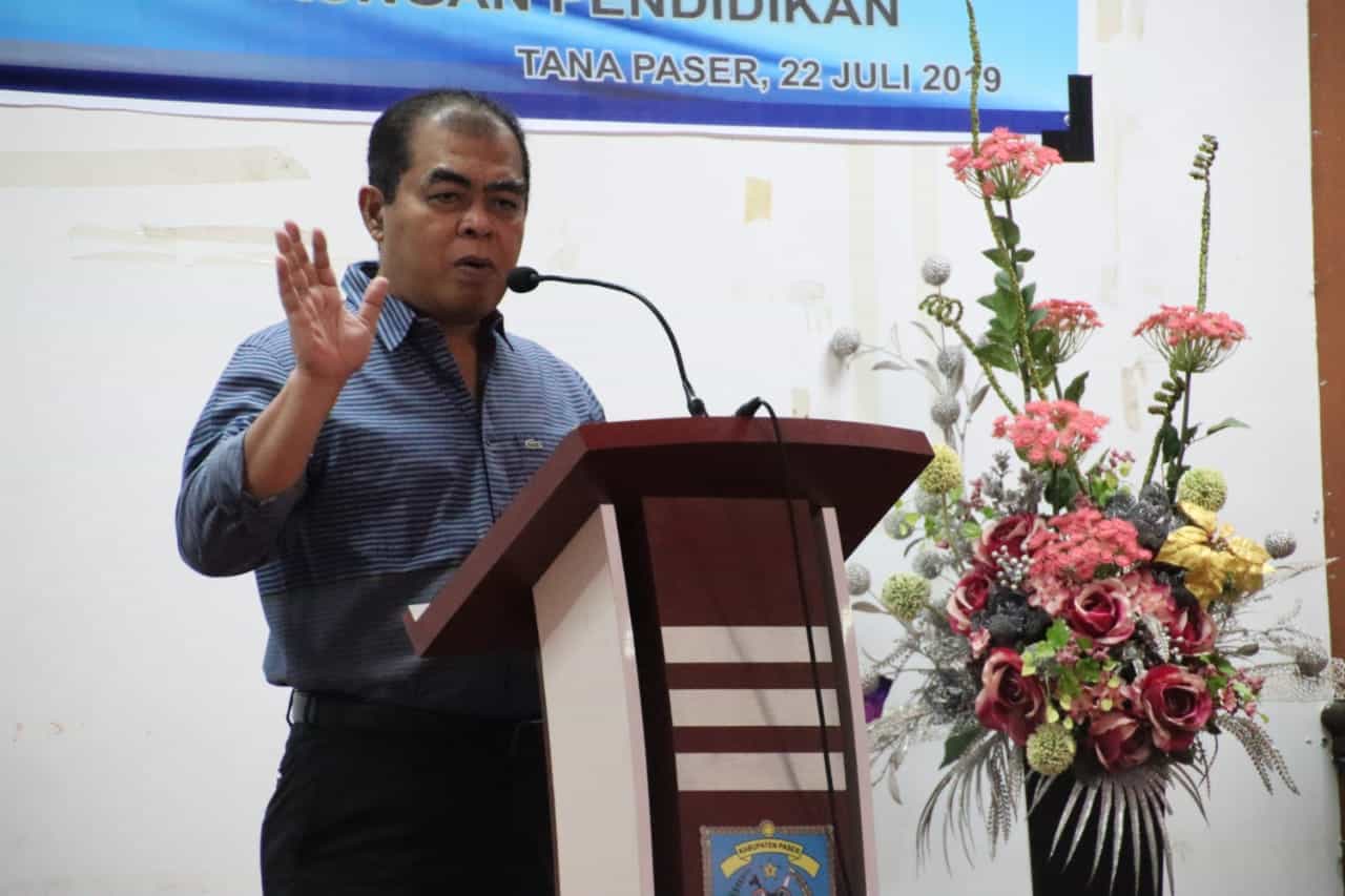 BNNP Kaltim . Kabupaten Paser - Berlangsung di Ruang Pendopo Rumah Dinas Bupati Kabupaten Paserdilaksanakan acara ramah tamah antara Kepala BNNP Kalimantan Timur Brigjen. Pol. Drs. Raja Haryono dengan Forum Komunikasi Pimpinan Daerah Kabupaten Paser senin 22 Juni 2019 .