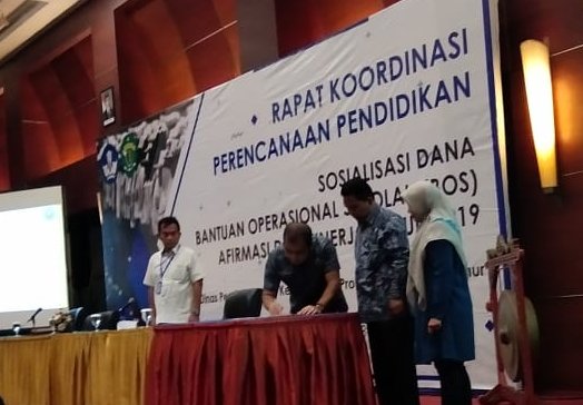 BNNP Kaltim - (BNNP) kalimantan Timur Brigjen Pol Drs Raja Haryono,SH.H.Hum melaksanakan penandatanganan Nota kesepahaman atau Memorandum of Understanding ( MoU ) bersama Kepala Dinas Pendidikan Provnisi Kalimantan Timur .