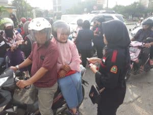BNNK Samarinda - HIV/AIDS Harus disosialisasaikan mulai umur 15-24 tahun atau mulai jenjang SMP. Itu perlu dimasifkan agar semua siswa memahami. Maka, Disdik (Dinas Pendidikan) harus memiliki perhatian khusus untuk pencegahan HIV AIDS itu dari anak SMP.