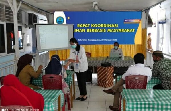 BNNP Kaltim - BNNK Samarinda ...................... Badan Nasional Narkotika Kota Samarinda, mengelar Rapat Koordinasi bersama perangkat kelurahan Mangkupalas .
