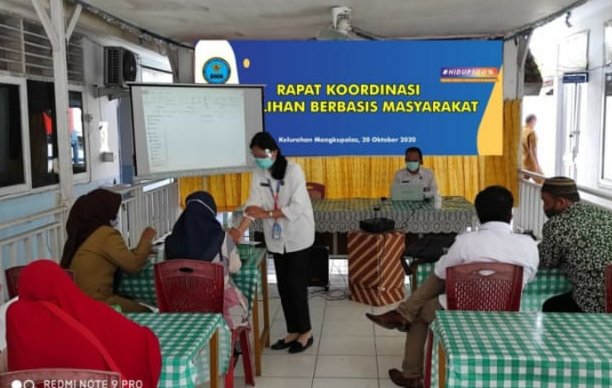 BNNP Kaltim - BNNK Samarinda ...................... Badan Nasional Narkotika Kota Samarinda, mengelar Rapat Koordinasi bersama perangkat kelurahan Mangkupalas .
