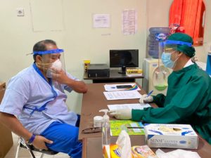 BNNP Kaltim - Setelah dinyatakan negatif covid -19, pasangan calon Bupati dan Wakil Bupati Kutai Timur, Drs H Ardiansyah Sulaiman M Si dan H Kasmidi Bulang Lakukan Pemeriksaan Bahaya Narkotika .