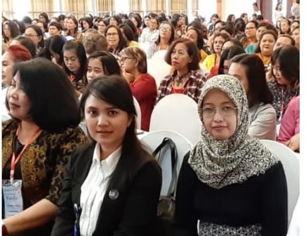 BNNK Balikpapan - Konferensi Wanita Kota Balikpapan secara   resmi di buka  langsung oleh Ketua Panitia Ibu Pdt. Altje Rasubala, hadir dalam kegiatan tersebut Ibu Walikota Balikpapan Hj. Arita Rizal Effendi.