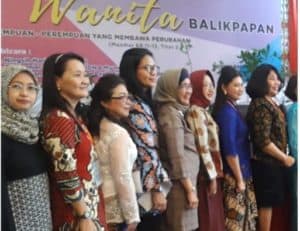BNNK Balikpapan - Konferensi Wanita Kota Balikpapan secara   resmi di buka  langsung oleh Ketua Panitia Ibu Pdt. Altje Rasubala, hadir dalam kegiatan tersebut Ibu Walikota Balikpapan Hj. Arita Rizal Effendi.