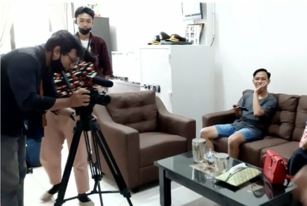 BNNP Kaltim - Peran Media Televisi lokal Mengutip " survei Consumer Media View yang dilakukan Nielsen pada 2017. Survei tersebut menunjukkan, lembaga penyiaran, terutama televisi masih menjadi favorit masyarakat untuk mengakses informasi.