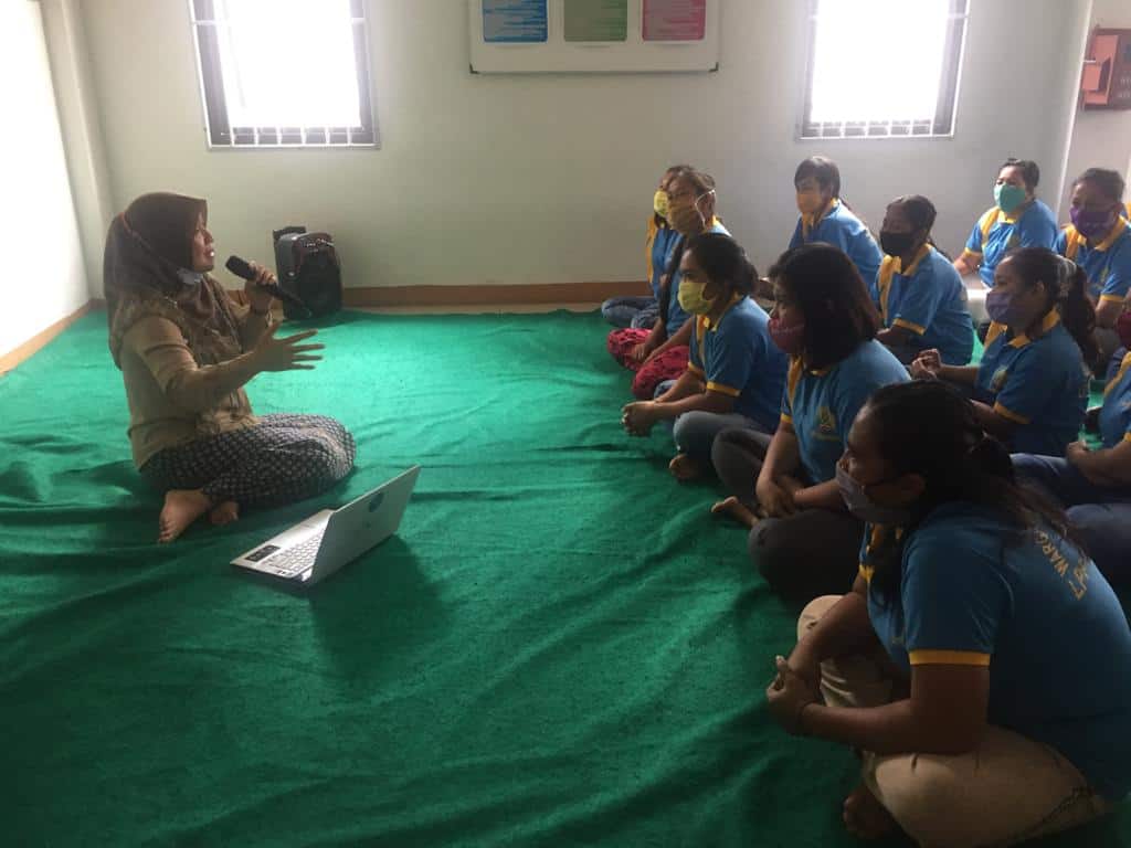 BNNP Kaltim - Sebanyak 30 Warga Binaan Pemasyarakatan (WBP) Wanita Kelas.II A Mengikuti Penyuluhan, Bahaya Narkoba Dan Penyakit Kelamin .