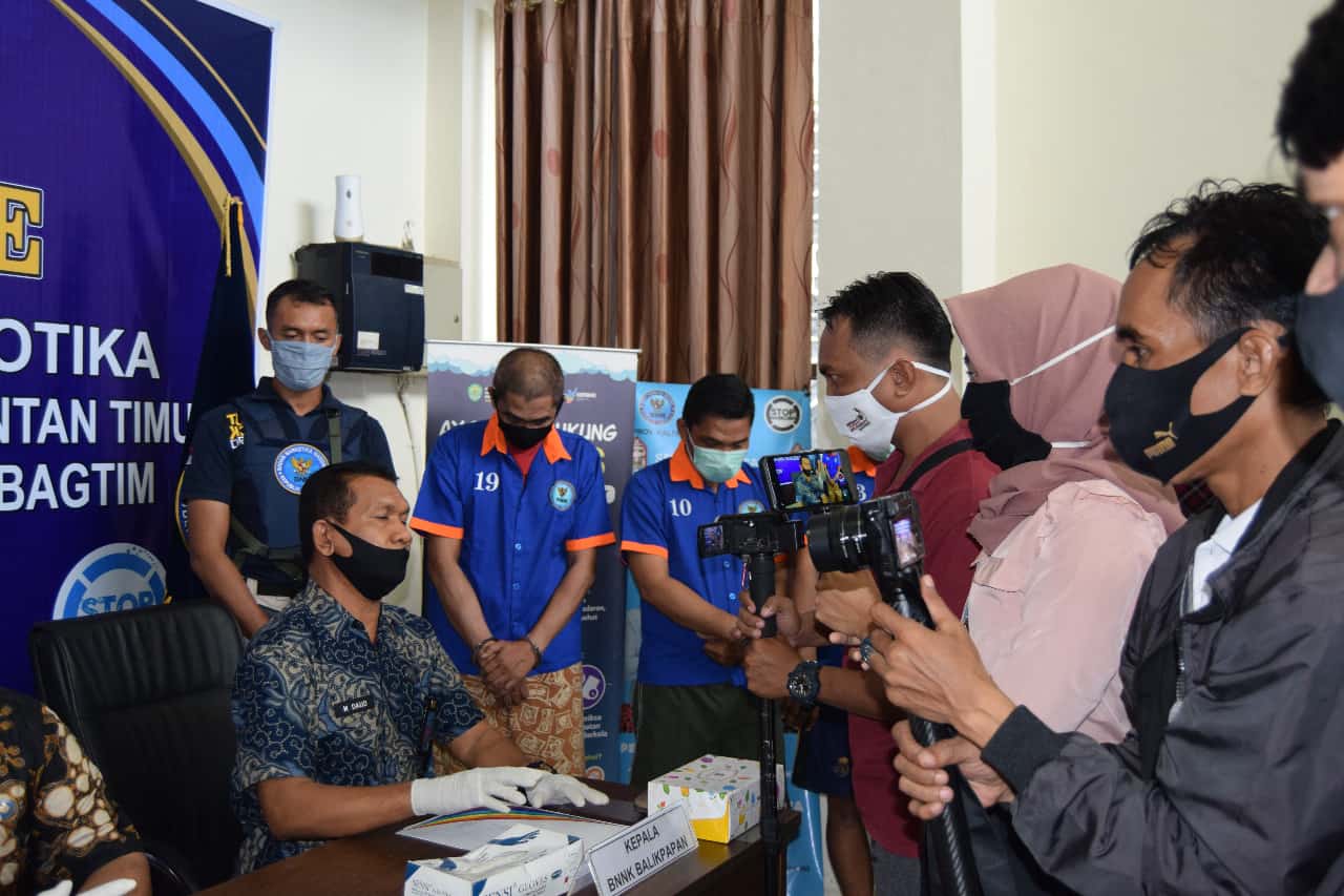 BNNP Kalimantan Timur - Satu Tenaga Honorer BPBD di Kota Balikpapan (bagiam pemadam kebakaran). Nyambi Jual Narkotika Diamankan BNNK Balikpapan
