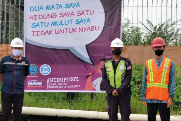 BNNP Kaltim - Branding Sarana Publik Di Pelabuhan Samudera & Terminal Peti Kemas Palaran, Samarinda Dalam Upaya Pecegahan Bahaya Narkoba