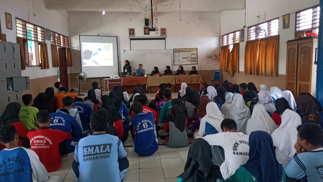 BNNP Kaltim - Peningkatan kapasitas peserta PMR gabungan dari 14 sekolah di kota Samarinda, Dalam rangka Sosialisasi dan Menciptakan Lingkungan Sekolah yang , Aman dan Nyaman serta Bebas dari Penyalahgunaan dan Peredaran Gelap Narkoba .