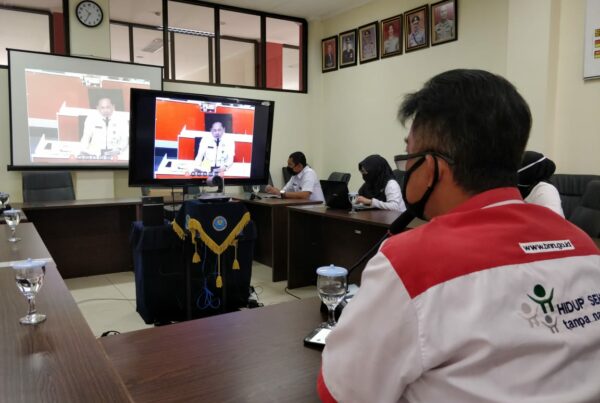 BNNP Kaltim - Kegiatan Anev Satgas Covid-19 melalui Video Conference yang biasa dipandu oleh dr. Budiono selaku Kasatgas Covid-19 BNN juga didampingi Bidang Pencegahan, Layanan Medis, Hubungan Kerja Sama, dan Perencanaan.