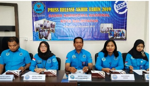 BNNK Balikpapan - BNNK Balikpapan mengaku prihatin karena kasus semakin meningkat apalagi ada kasus suami istri yang terlibat bahkan sebagai pengedar dan saat ini kasusnya sudah P21. BNNK Balikpapan - BNNK Balikpapan mengaku prihatin karena kasus semakin meningkat apalagi ada kasus suami istri yang terlibat bahkan sebagai pengedar dan saat ini kasusnya sudah P21.