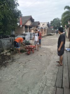 BNNP Kaltim - Kebersihan  Lingkungan  sangatlah penting saat Karena jika lingkungan kita jaga dengan benar maka akan mendapat dampak yang baik pula Dan terhindar dari wabah penyakit.