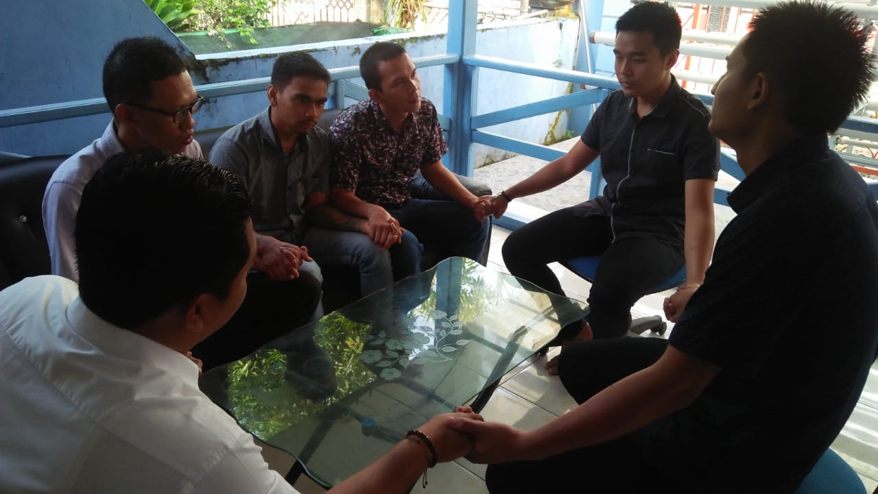 BNNP Kaltim - Rehabilitasi bagi para pecandu narkoba sejatinya berbeda-beda, tergantung keparahan dan jenis zat yang digunakan, Meski begitu sebagian besar pusat rehabilitasi memiliki target yang sama, yakni total putusnya penggunaan zat sama sekali.