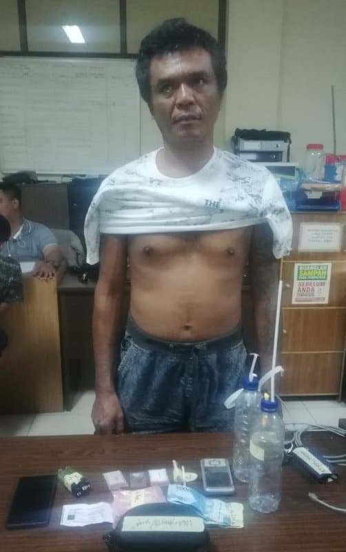 BNNP Kaltim - Penangkapan Heriyanto, BNNP Kaltim juga telah mengamankan 4 orang yang di duga sebagai pembeli berinisial RN, alias Rian, SY, IL, dan RD alias wawan .