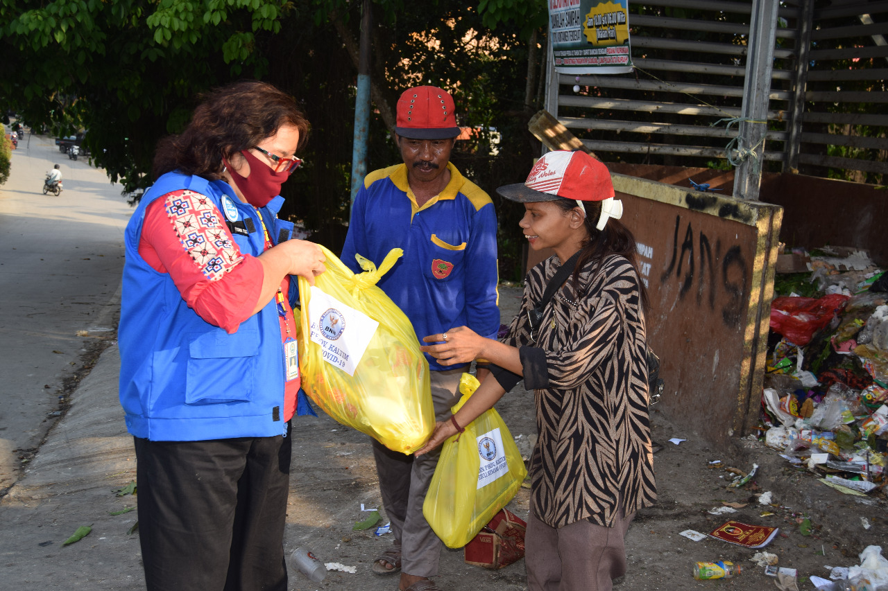 BNNP Kalimantan Timur - Untuk narkoba, Risma Togisilalahi ingatkan masyarakat tidak terbujuk untuk menggunakan dan menjadi kurir atau transporter narkoba, apalagi menjadi bandar atau ikut terbujuk oleh sindikat narkoba,”