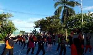 BNNP Kaltim - Sadar betapa bahayanya penyalahgunaan narkoba khususnya dari sisi kriminalitas dan kesehatan, Badan Narkotika Nasional (BNNK) Balikpapan, bersama Mahasiswa KKN 15 UNIBA melaksanakan kegiatan senam bersama