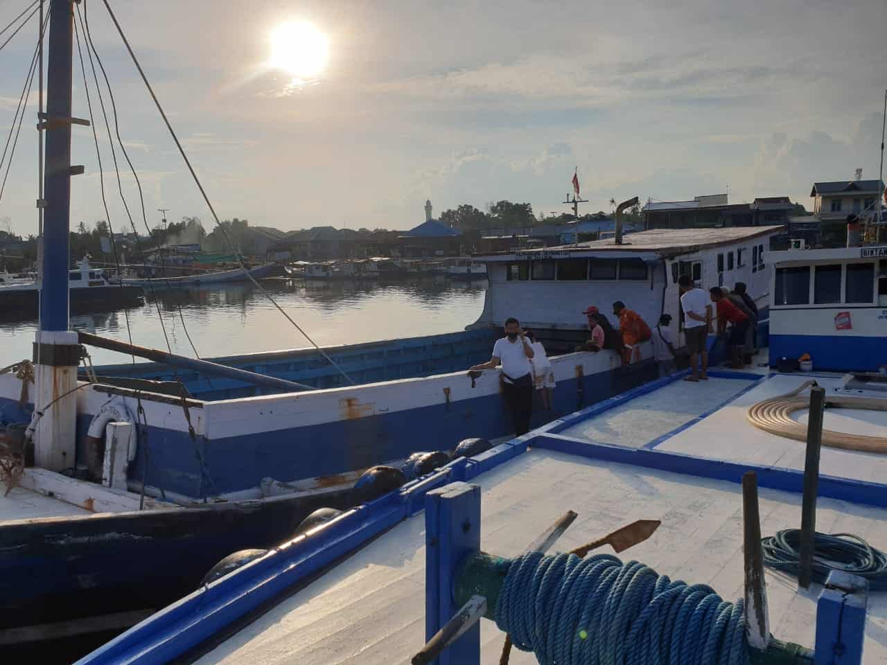 BNNP Kalimantan Timur - Amankan Kapal Laut KLM RAHMI JAYA IV GT 55 di perairan laut kota bontang di duga terlibat Dalam jaringn narkoba antar Pulau