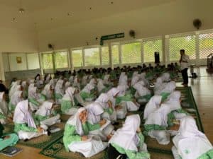 BNNK Samarinda - BADAN Narkotika Nasional Kota Samarinda  memberikan  sosialisasi  bahaya narkoba dan pencegahan penyalahgunaan  narkoba pada kegiatan Sosialisasi Tatap Muka di Aula Pertemuan SMP Islam Bunga Bangsa Jalan  DI Panjaitan Samarinda dengan  tema Membangun SDM Unggul Indonesia Maju.