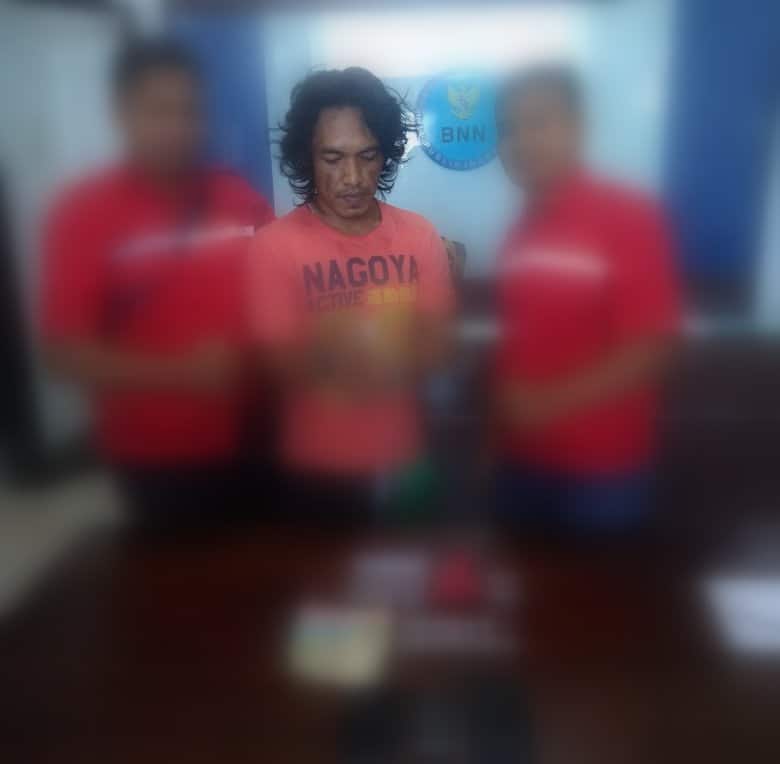 BNNP Kalimantan Timur - BNNK Samarinda Amankan 14 (empat belas) poket narkotika jenis sabu sabu yang sudah dikemas dengan berat 6,79 gr/brutto Dari penjual