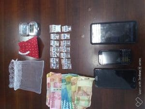 BNNP Kalimantan Timur - BNNK Samarinda Amankan 14 (empat belas) poket narkotika jenis sabu sabu yang sudah dikemas dengan berat 6,79 gr/brutto Dari penjual