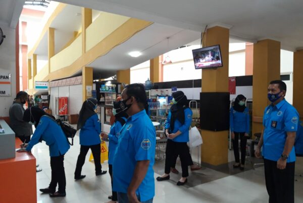 BNNP Kalimantan Timur - Memutus Penularan Covid-19, BNNK Balikpapan Melaksanakan Pemeriksaan Rapid Test Bagi Seluruh Pegawai .