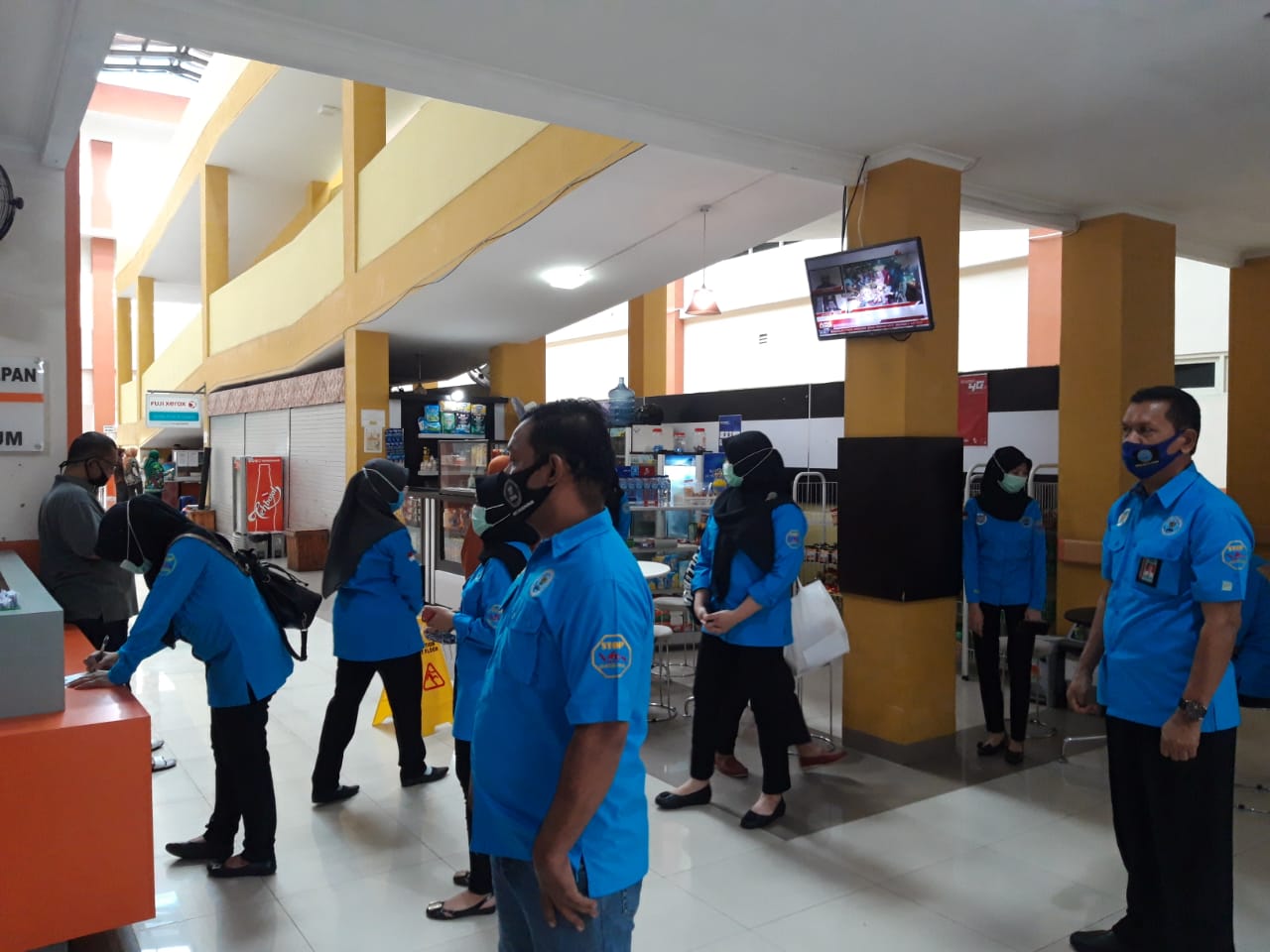 BNNP Kalimantan Timur - Memutus Penularan Covid-19, BNNK Balikpapan Melaksanakan Pemeriksaan Rapid Test Bagi Seluruh Pegawai .