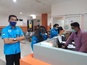 BNNP Kalimantan Timur - Memutus Penularan Covid-19, BNNK Balikpapan Melaksanakan Pemeriksaan Rapid Test Bagi Seluruh Pegawai .