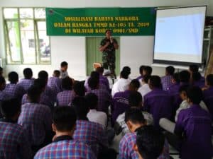 BNNK Samarinda _ Selain Membangun fisik melalui program  TNI Manunggal Membangun Desa ( TMMD ) Reg ke-105 di Kota samarinda, melalui TMMD tersebut, Kodim 0901 samarinda berikan Sosialisasi penyuluhan bahaya  narkoba bagi pelajar ( 31/07/2019).