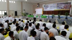 BNNK Samarinda _ alam rangka menanggulangi, mencegah dan mempersempit ruang gerak peredaran Narkoba, Universitas Mulawarman bekerjasama dengan Badan Narkotika Nasional (BNN) Kota  Samarinda mengadakan Sosialisasi Bahaya Penyalahgunaan Narkoba kepada 776 mahasiswa dan mahasiswi baru Fakultas Ekonomi dan Bisnis Universitas Mulawarman