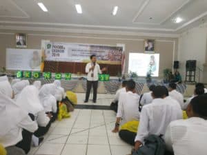 BNNK Samarinda _ alam rangka menanggulangi, mencegah dan mempersempit ruang gerak peredaran Narkoba, Universitas Mulawarman bekerjasama dengan Badan Narkotika Nasional (BNN) Kota  Samarinda mengadakan Sosialisasi Bahaya Penyalahgunaan Narkoba kepada 776 mahasiswa dan mahasiswi baru Fakultas Ekonomi dan Bisnis Universitas Mulawarman