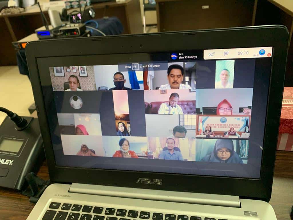 BNNP Kaltim - Kepala BNN RI menyampaikan bahwa Evaluasi wabah Covid-19 telah memasuki fase kedua dan diharapakan seluruh Satker untuk mematuhi aturan yang ada di Gugus Tugas Covid-19 wilayah masing masing BNNP Kaltim - Kepala BNN RI menyampaikan bahwa Evaluasi wabah Covid-19 telah memasuki fase kedua dan diharapakan seluruh Satker untuk mematuhi aturan yang ada di Gugus Tugas Covid-19 wilayah masing masing