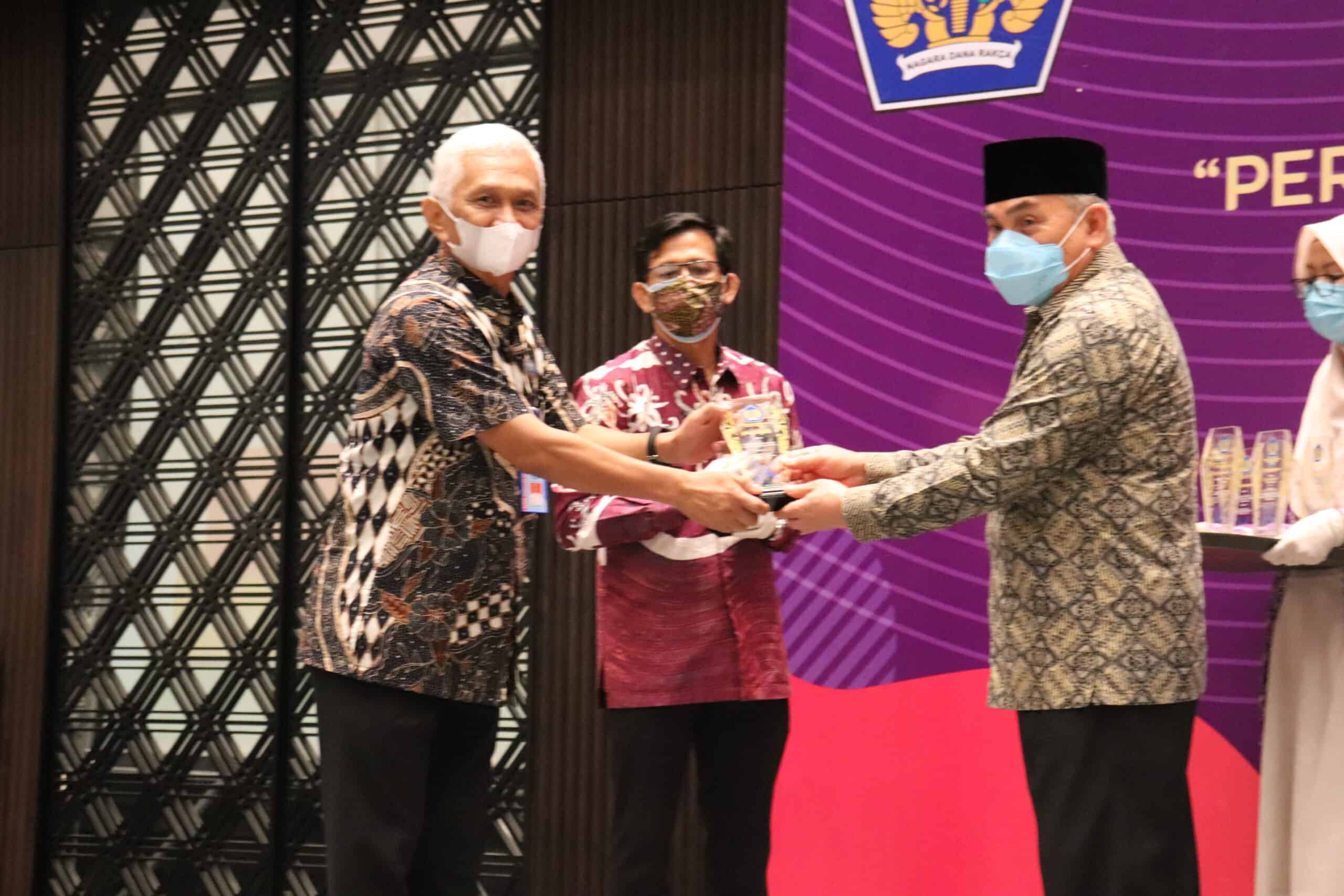 BNNP Kaltim - Peroleh Penghargaan Bagi Pengelola APBN Terbaik, Untuk Kategori Pengelola Belanja Barang Terbaik, Kategori Pengelola Belanja Modal Terbaik, Serta Kategori Pengguna Kartu Kredit Pemerintah (KPP) Terbaik.