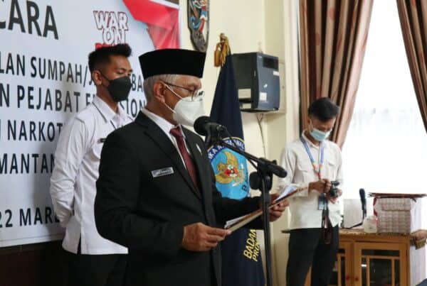 Kepala BNNP Kalimanatn Timur Melantik Pejabat Eselon IV Dan Pejabat Funsional Di Lingkungan BNNP Kaltim Dan Dilanjutkan Dengan Penandatanganan Sumpah Jabatan