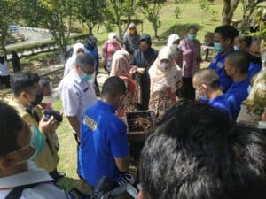 Menurut Ibu Noorbaiti Isran Noor Ketua PKK Kaltim Penyalahgunaan Narkoba Sebagian Besar Diawali Dengan Upaya Coba-Coba Dalam Lingkungan Pergaulan