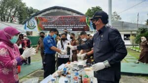 ” 529,84 Gram/Bruto Sabu-Sabu, 235,6 Gram/Bruto Ganja, 26 Buah Alat Hisap Sabu, 27 Buah Timbangan Digital, 37 Buah Handphone, 39 Botol Miras, Serta Uang Palsu Senilai Rp 400.000,00 Dimusnahkan