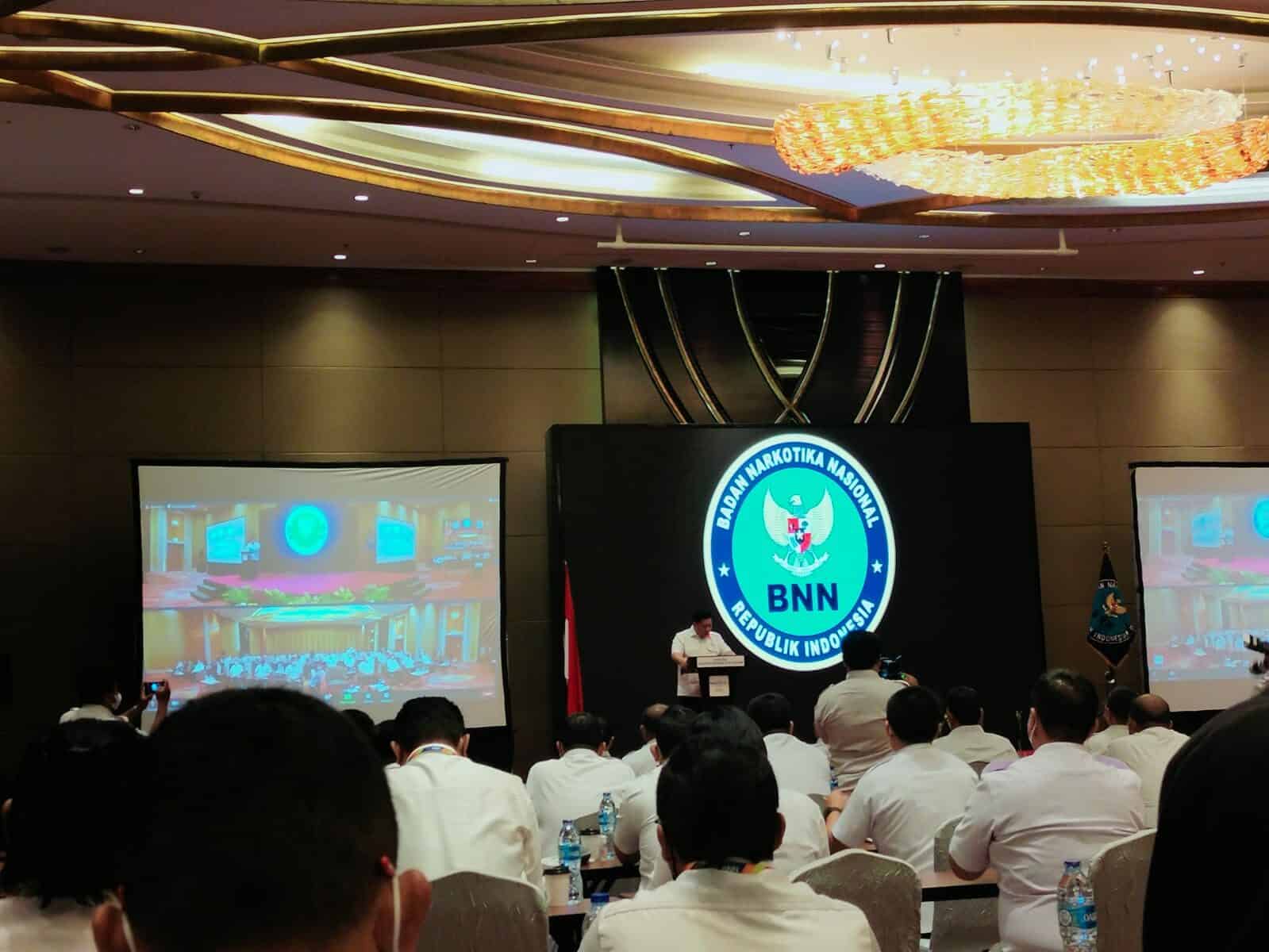 Petrus Reinhard Golose Memberikan Apresiasi Kepada Segenap Tim Deputi Pemberantasan Yang Telah Bekerja Keras Dengan Penuh Dedikasi Sehingga Mampu Menghadirkan Aplikasi E-Mindik Yang Menjadi Terobosan Dalam Bidang Pemberantasan