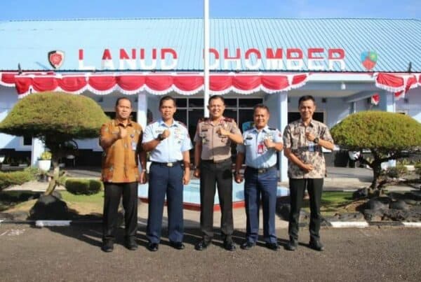 TNI AU. Komandan Lanud Dhomber Kolonel Pnb Sidik Setiyono, S.E., M.Han., menerima kunjungan Kerja Kepala BNNP kaltim Brigjen Pol Drs. Edhy Moestofa, MH., CFrA