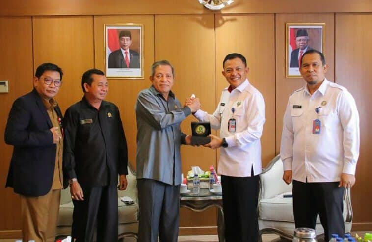 Ketua DPRD Kalimantan Timur Drs. H. Makmur Hapk, MM , Mendukung Penuh Pembentukkan Badan Narkotika Nasional (BNN) Kabupaten Dan Kota Yang Mana Positif Akan Di Bentuk,